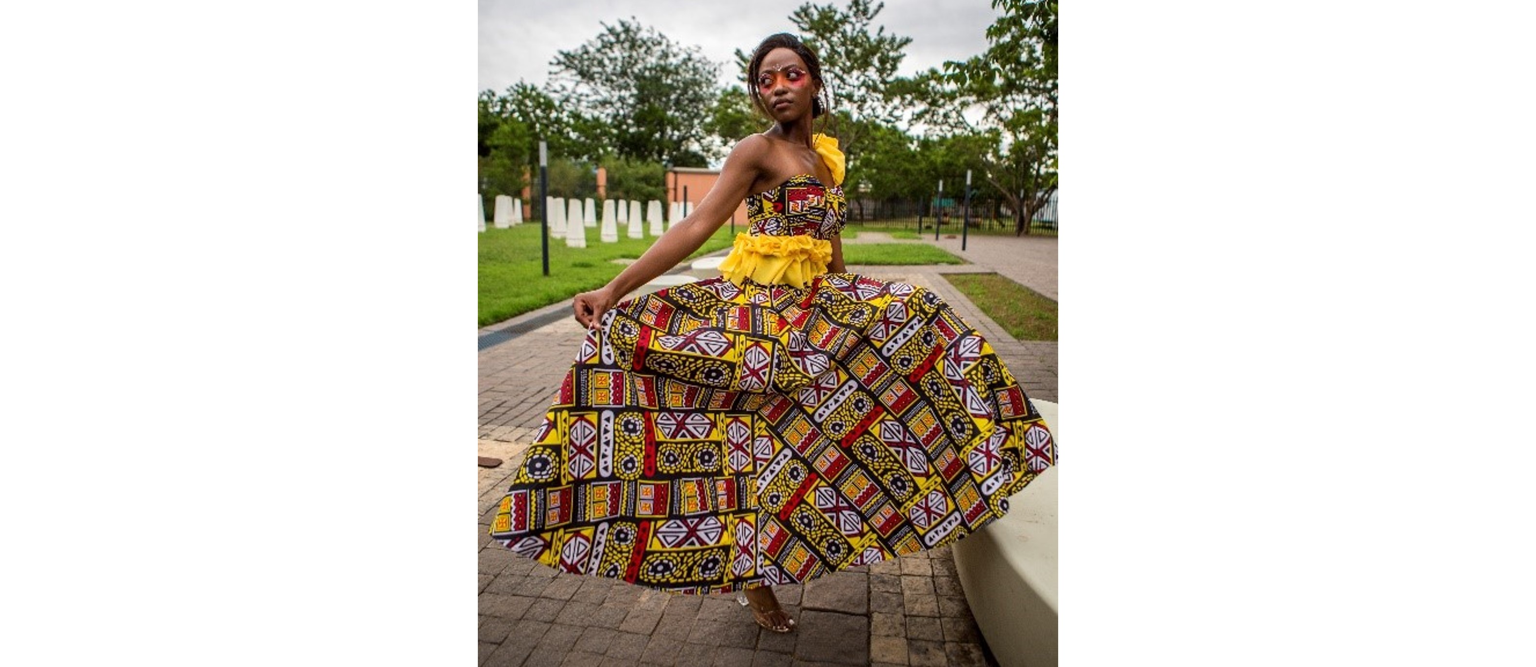 Una de las modelos durante el photoshooting al final del desfile. Foto: Salym Fayad para Embajada de Colombia en Sudáfrica.