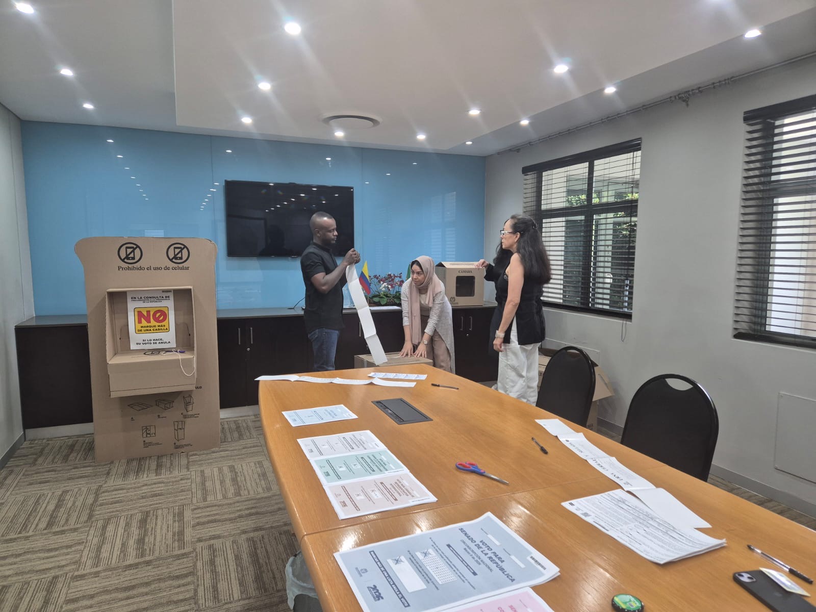 Colombianos en Sudáfrica participaron en la jornada electoral para la elección del Congreso de la República 2026