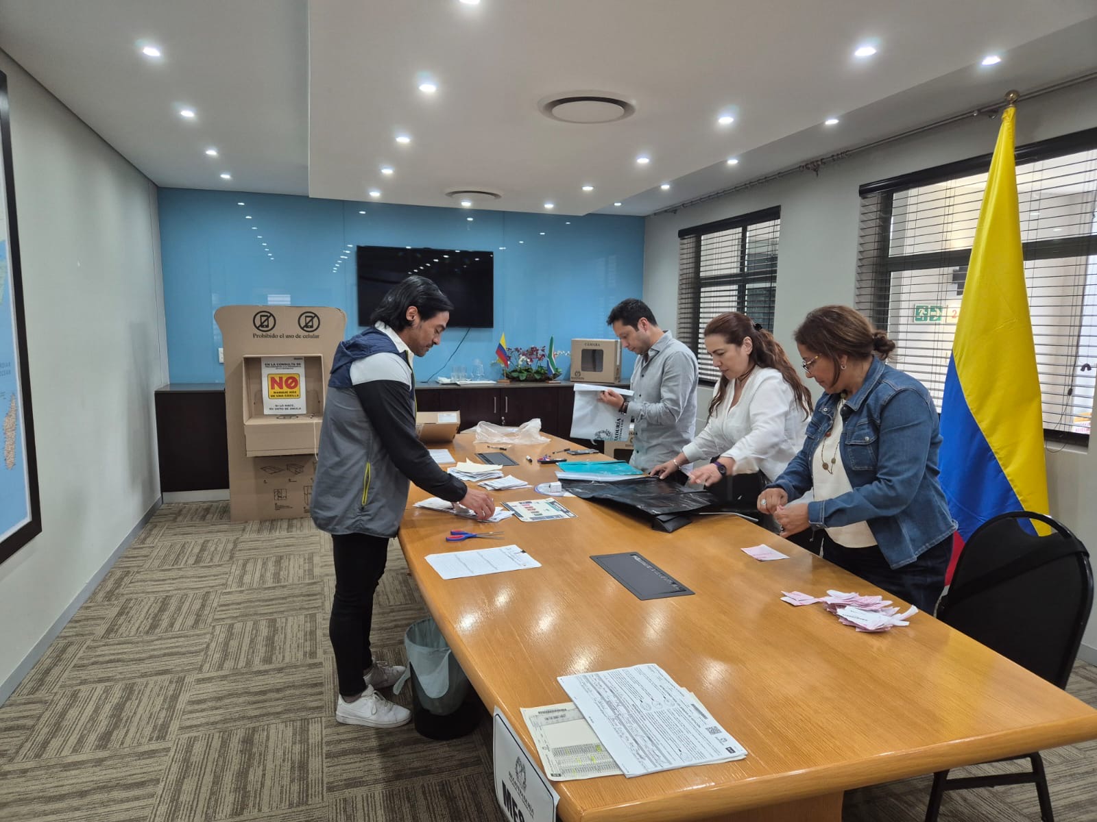 Colombianos en Sudáfrica participaron en la jornada electoral para la elección del Congreso de la República 2026