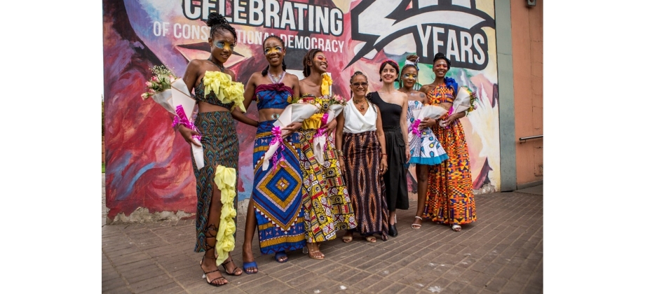 Sustentabilidad, reparación e inclusión: diseñadora colombiana Laura Laurens lideró proyecto de moda como tejido social en la localidad de Sharpeville, Sudáfrica