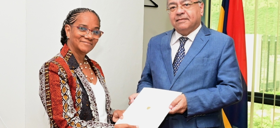 Embajadora de Colombia se reúne con el Secretario de Relaciones Exteriores de Mauricio