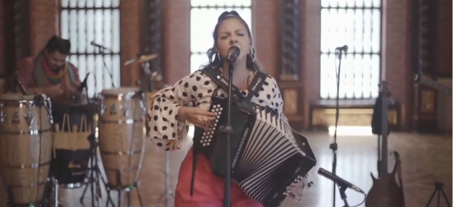 Con la embajada de Colombia en Pretoria, Diana Burco presentó un set de vallenato frente al público 